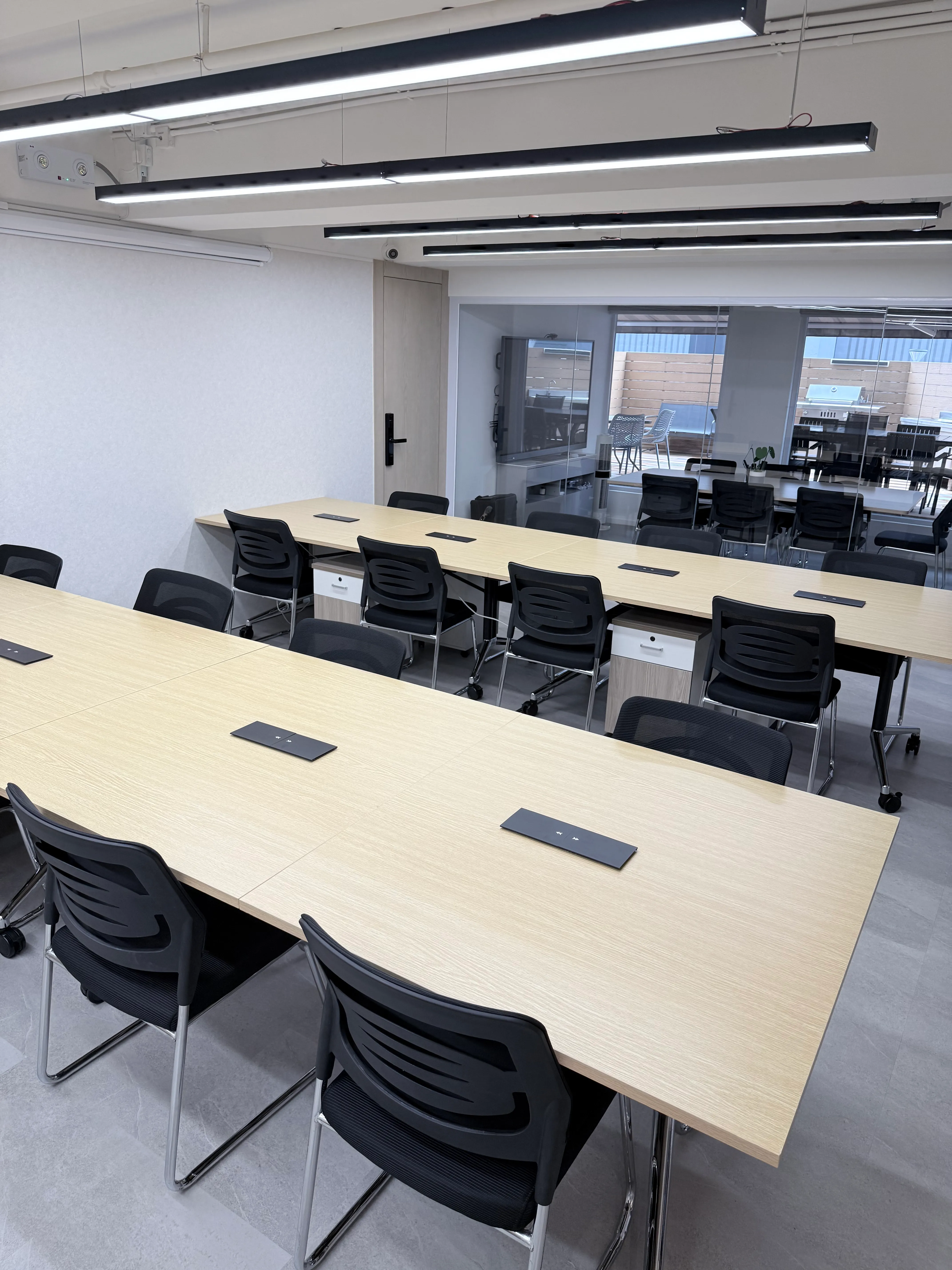 Dedicated desks for free lancers and solo entrepreneurs at Space 88, a coworking space in Mong Kok, Hong Kong